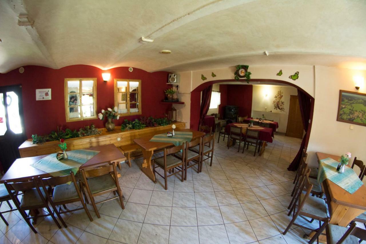 Penzion Kamenný Dvůr Vimperk Exterior foto